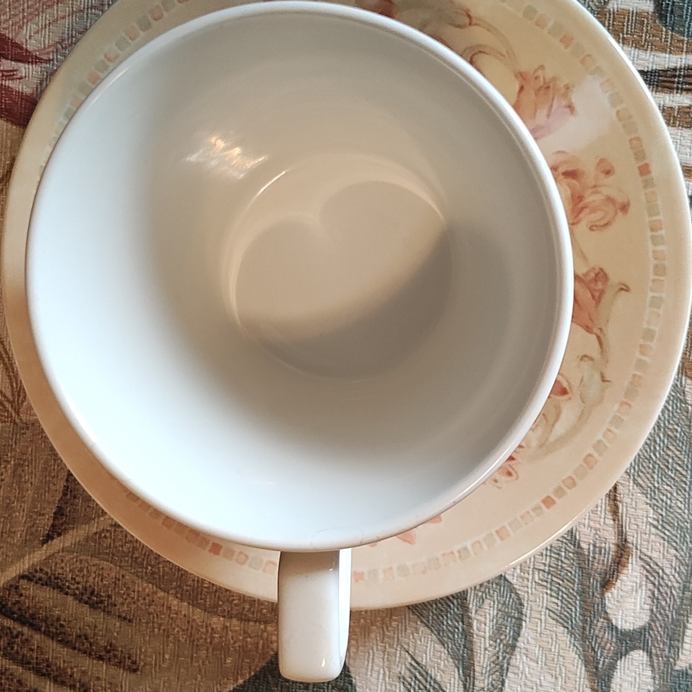 HOME: Floral Patterned Tea Set - Picture 10 of 13